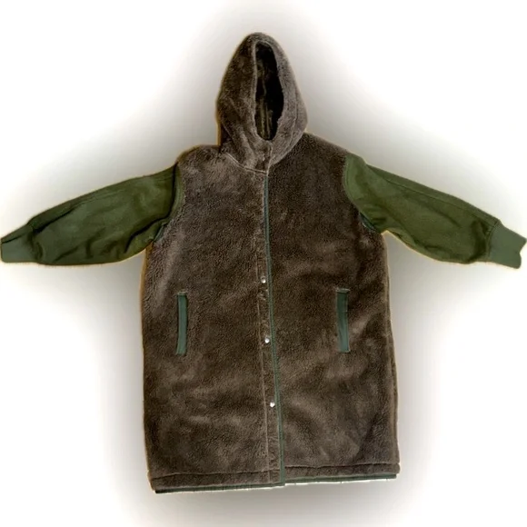 NWOT American Eagle SZ L brown/green faux fur coat w/fabric sleeves/bust 54” - Picture 2 of 12